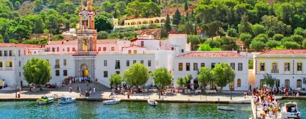 Una vista icónica de Panormitis (Symi)